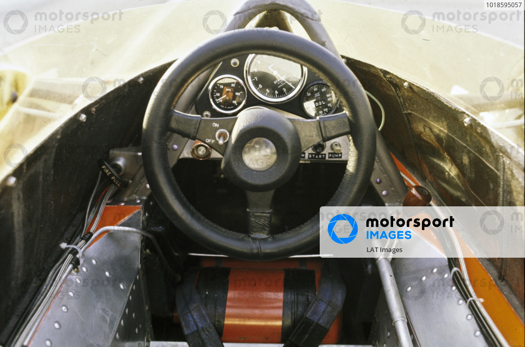 1018595057-LAT-19760101-Motor+1976+Silverstone+Test+(McLaren+M23+&+Tyrrell+P34)+2220_06.jpg