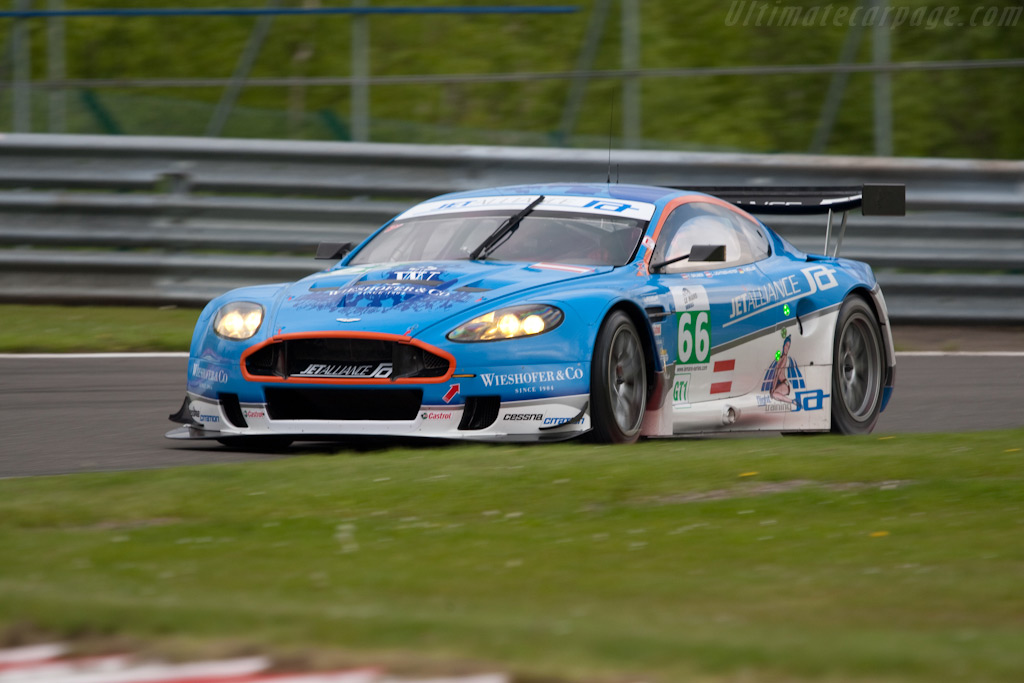 Aston-Martin-DBR9-107663.jpg
