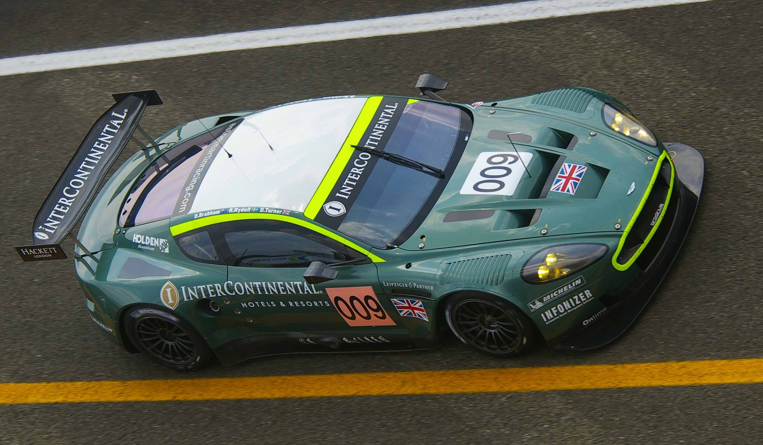 Aston_Martin_DBR9_24h200701.jpg